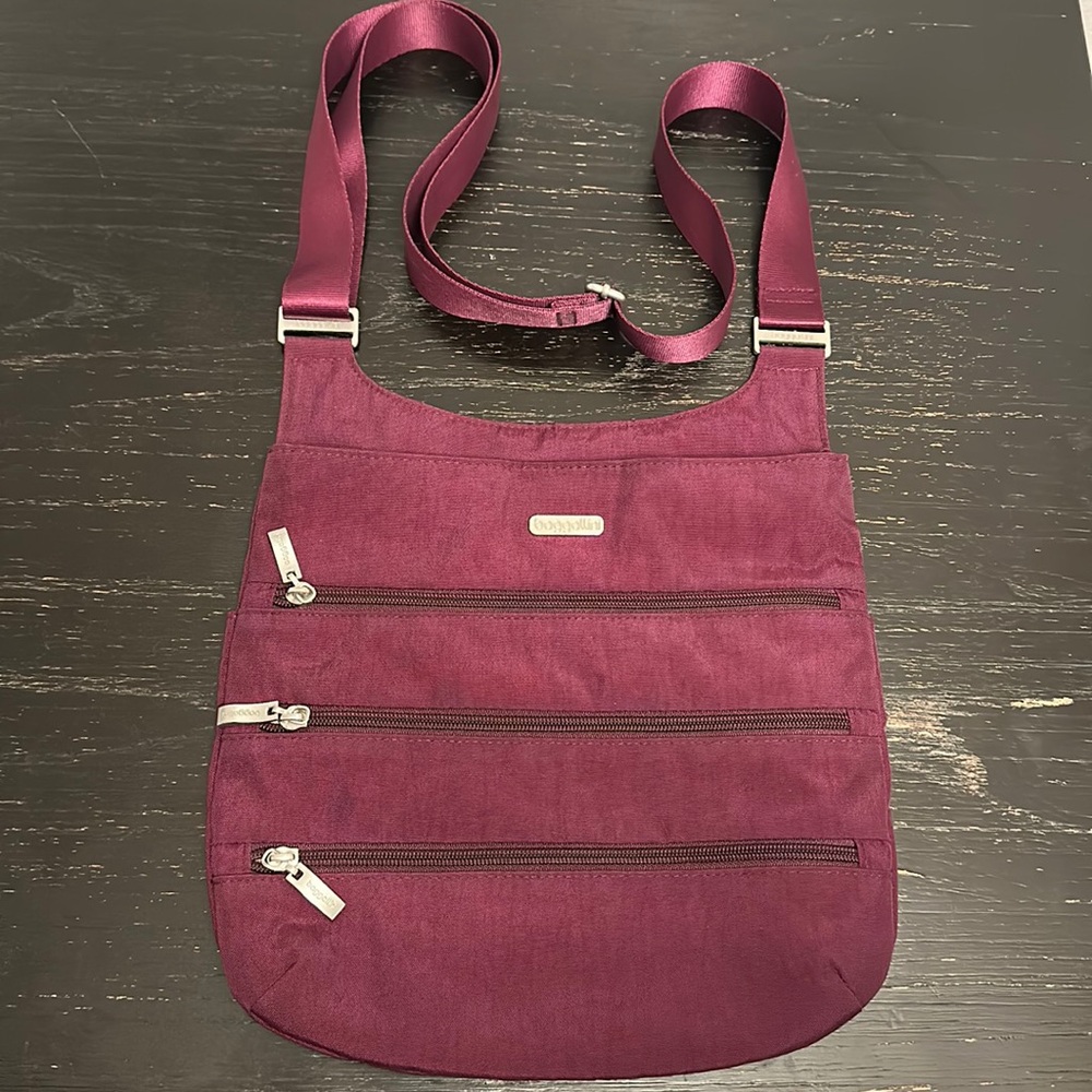 BAGGALLINI Burgundy Zippered Crossbody Bag w/ Adjustable Straps